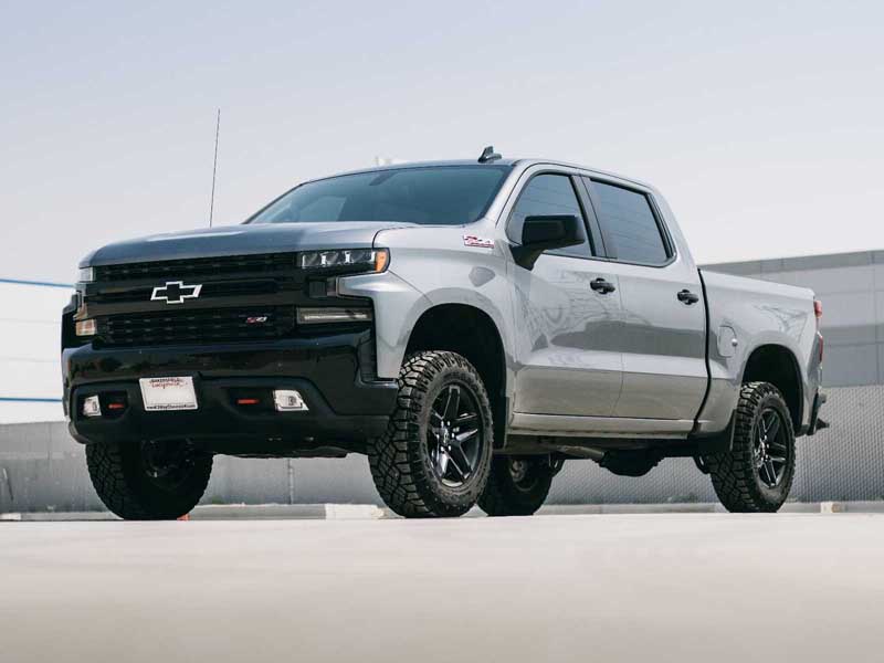 Cognito 210-P0885 1" Ball Joint Leveling Kit W/Fox Ps Coilover for 2019-2024 Trail Boss/AT4 1500 4WD