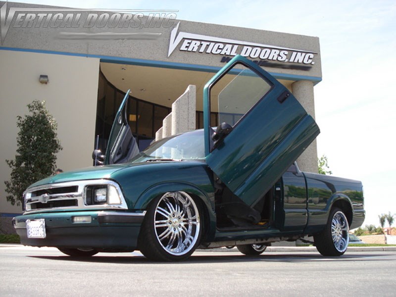 Vertical Doors VDCCHEVYS109404 Lambo Vertical Door Kit 1994-2004 Chevrolet S-10